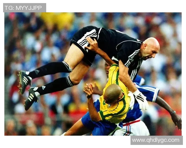 猜球星足球图片挑战,带你一同识别世界足坛明星的精彩瞬间 猜球星足球图片挑战,带你一同识别世界足坛明星的精彩瞬间