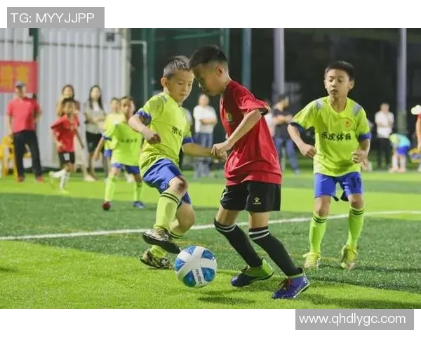 球星日常生活与赛场英姿完美融合的足球精彩瞬间图片合集 球星日常生活与赛场英姿完美融合的足球精彩瞬间图片合集